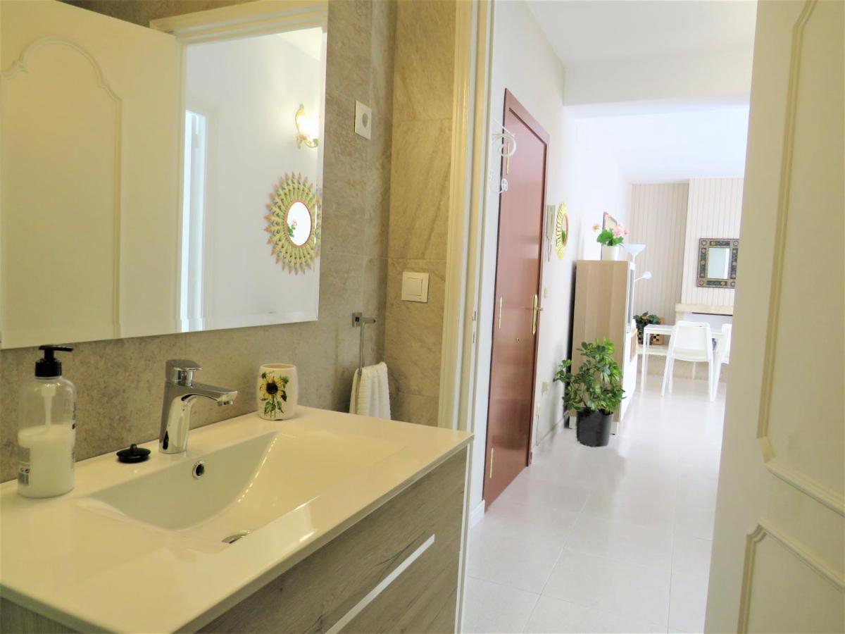 Elizabeth Beach Apartment With Seaviews! Torremolinos Exterior photo